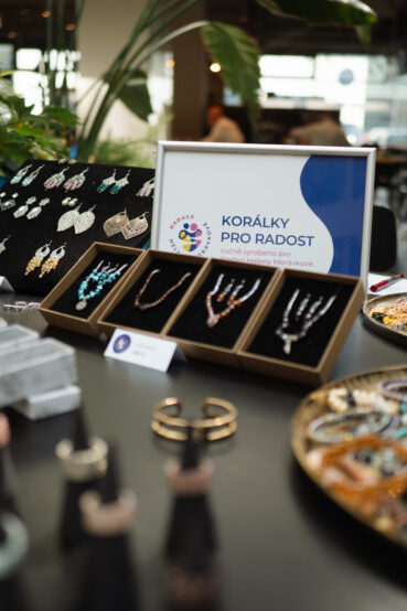 Jarní charitativní bazárek má rekordní výtěžek