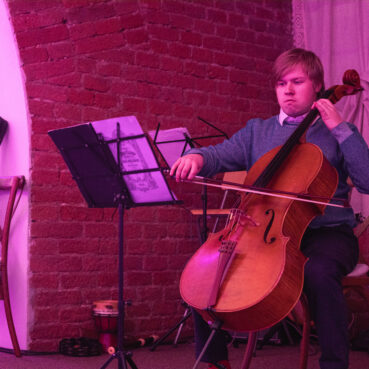 Violoncello pro&nbsp;Radka Mimru a&nbsp;benefiční večer plný naděje