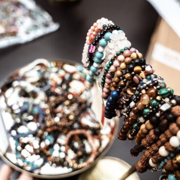 Helen charitativní bazárek